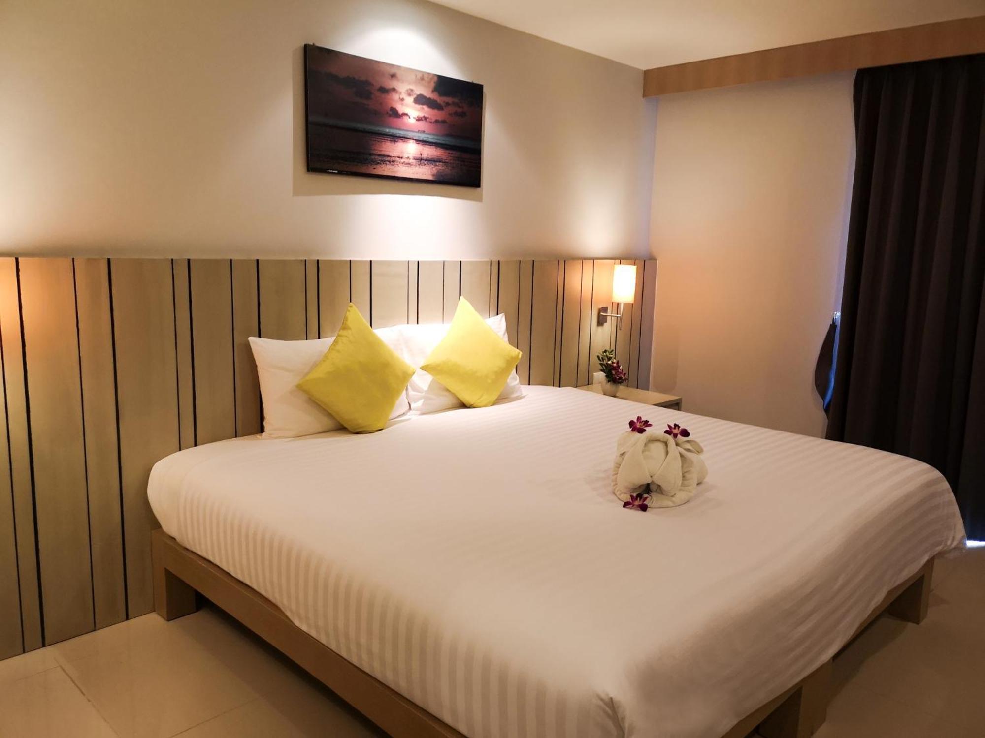 Andakira Hotel - Sha Extra Plus Patong Exteriör bild